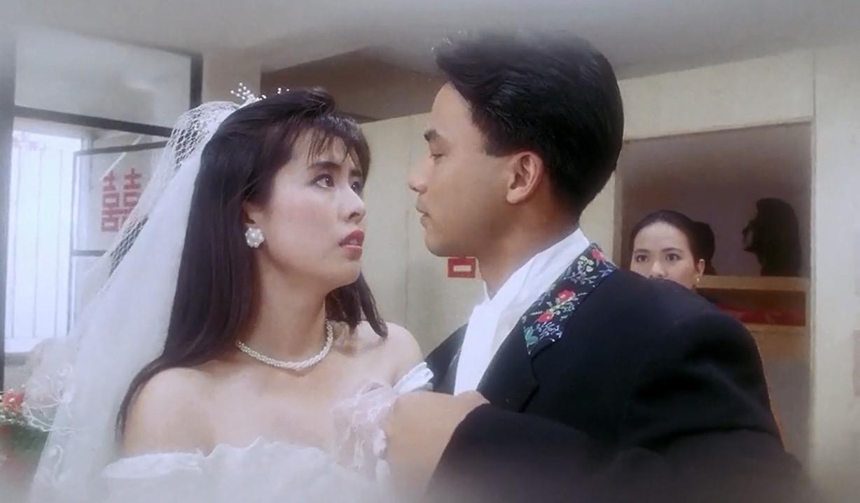 许冠文经典电影《合家欢》,不要认为它有讽刺大陆人的片段而低估这部