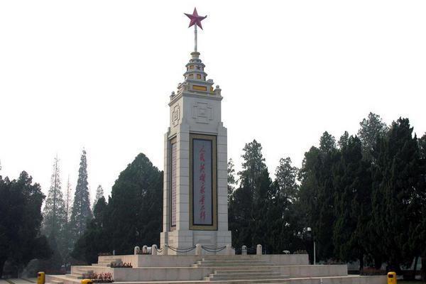 1957年的皖西烈士纪念碑】随后,接任师长和师政委的是梁从学与姚志修