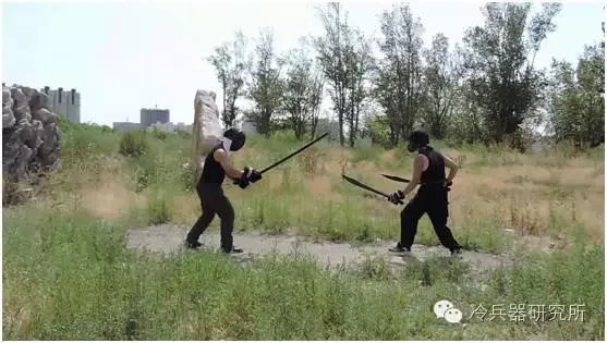 实测中国双刀对抗日本刀，谁说中国武术是花架子？ - 知乎