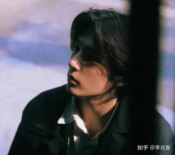 气质男士网名(男生气质的网名，很好听有风度的男生昵称)