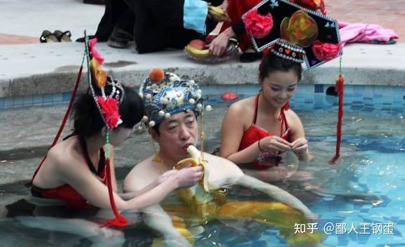 皇帝洗澡时是宫女伺候还是太监伺候