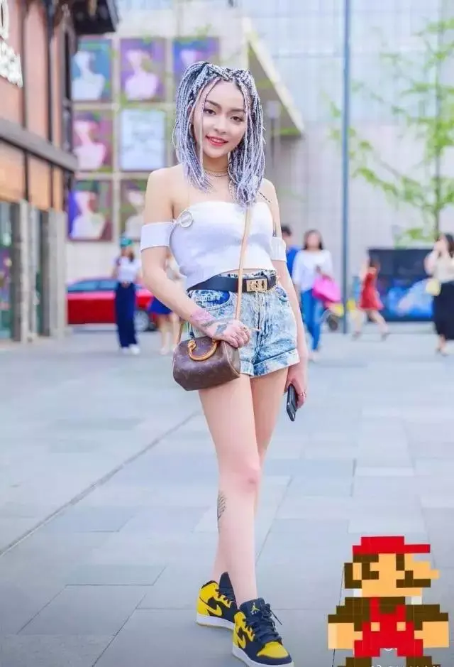 回顾vava在中国有嘻哈的比赛历程令人惊艳的不只是她的rap还有她的穿