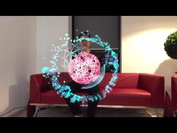 一旦通电后叶片便开始高速旋转而安装在叶片上的 led 灯就会发光,这样