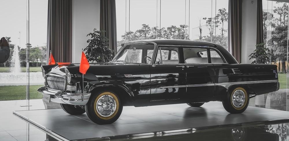 共和国之光实拍我国第一台阅兵车红旗ca72