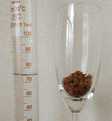 一貫的沖泡標準:10克糖,75毫升燒開的山泉水.