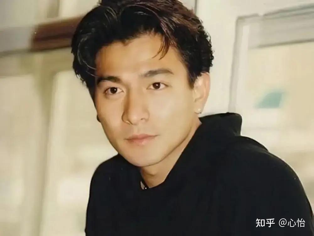 她陪伴华仔26年,眼睁睁看着他娶别的女人,如今42岁仍未婚 - 知乎