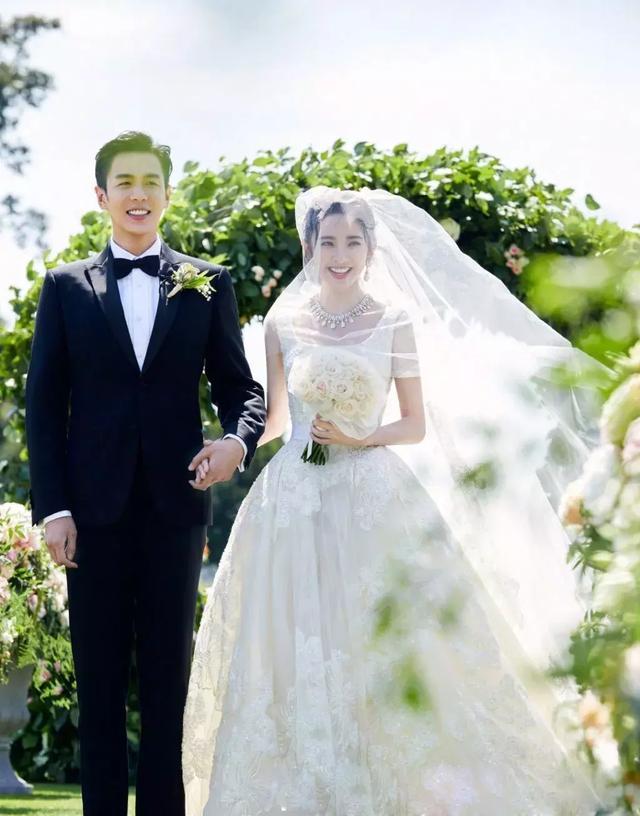 张若昀唐艺昕婚礼曝光明星结婚是怎么选西装的