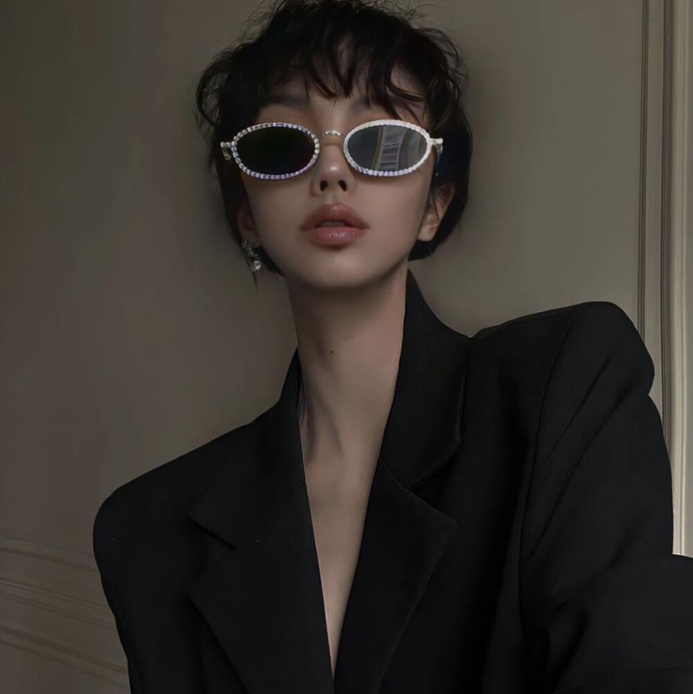 有哪些性冷淡风或清冷风的头像? - 知乎