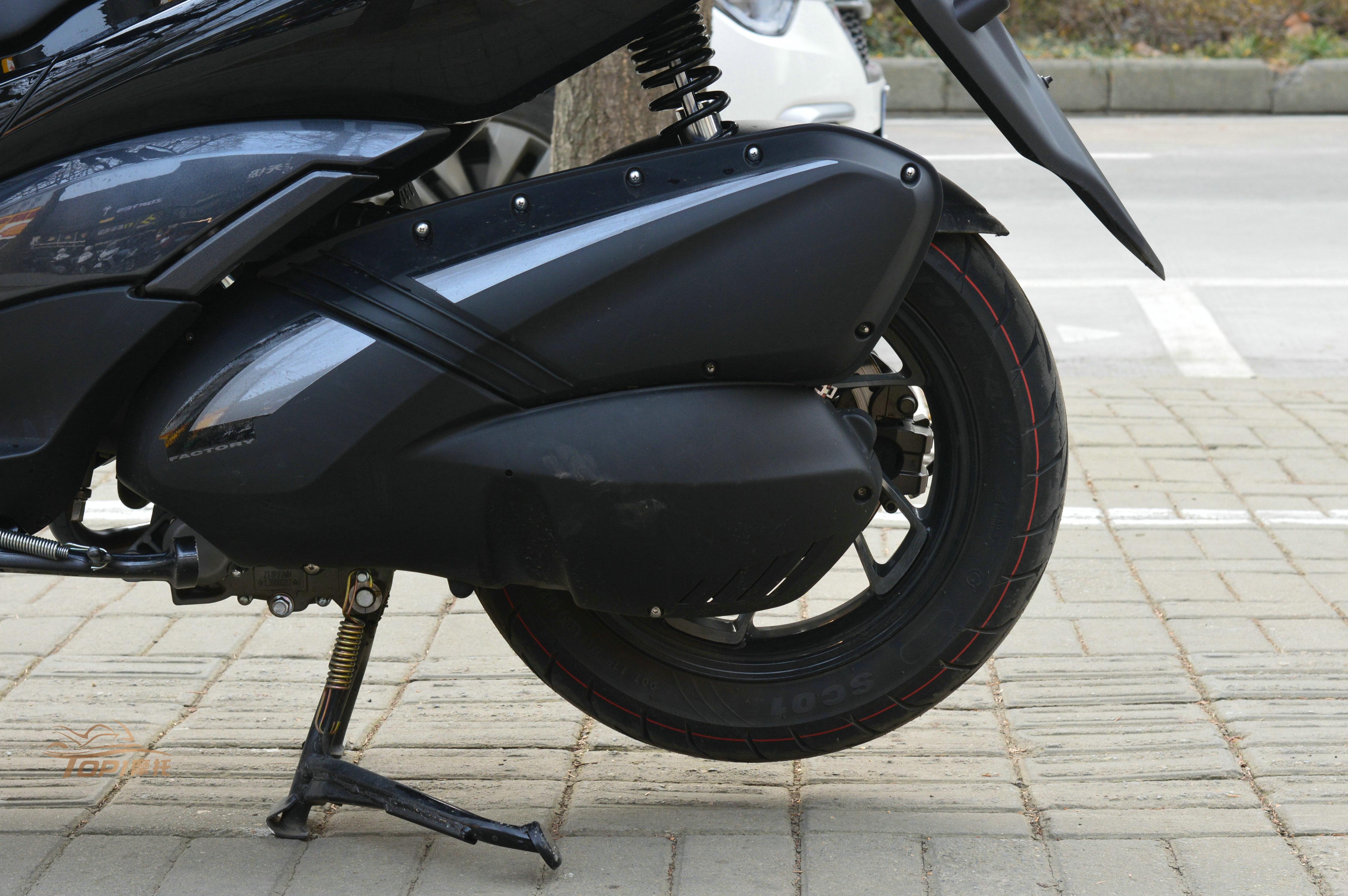 升仕310t-m搭载309cc排量的单缸水冷发动机,很多人以为是310跨骑车型