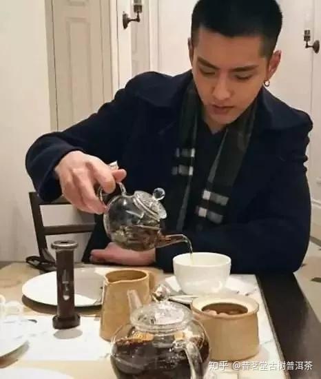 马云喝茶的图片图片