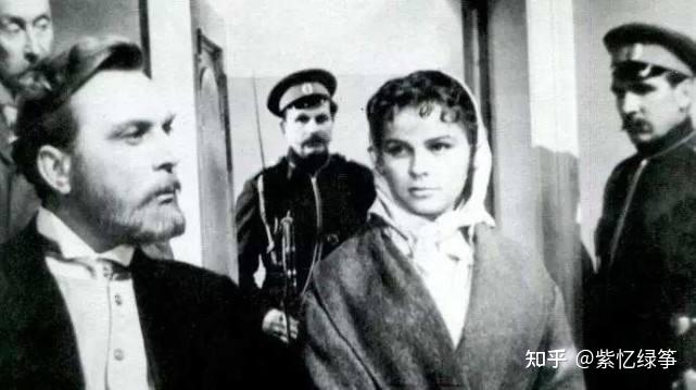 从伤愈复出到统治赛场库里用表现证明仍是勇士灵魂人物