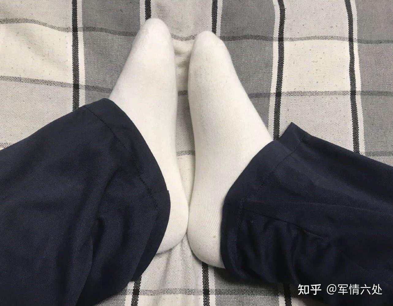 男孩子的脚脚能有多可爱