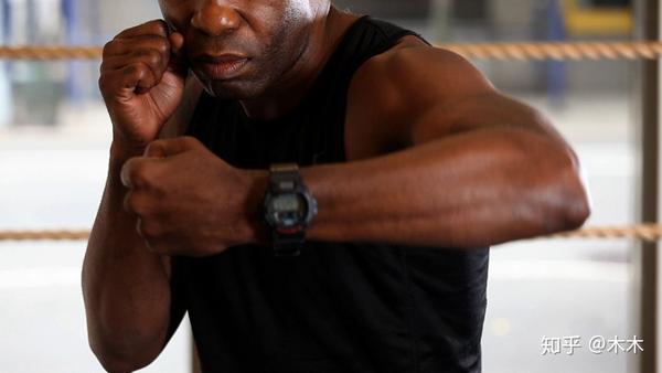 毕竟"直摆勾"都已经叫了这么久,勾拳还是摆拳,上勾