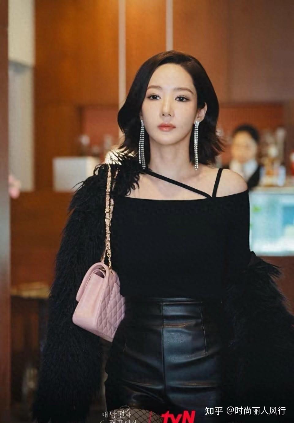 对比现在的她,大家还是更喜欢之前脸上肉肉的朴敏英,不过最近朴敏英和