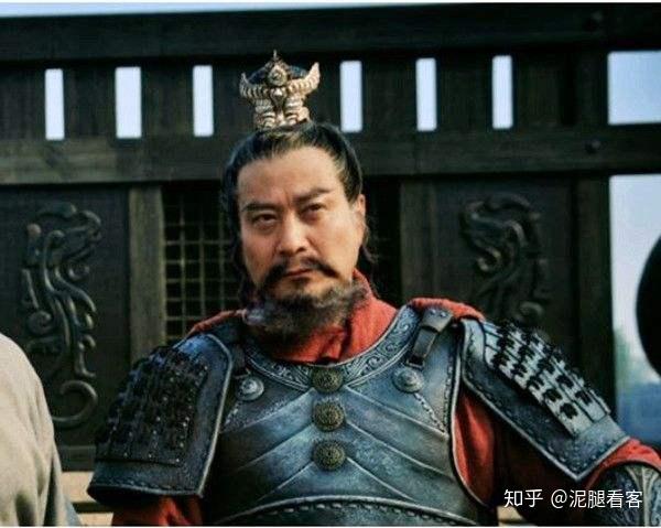 忠曹操与袁绍官渡之战前,袁绍实力很强大,袁绍知道李通手握重兵,便派