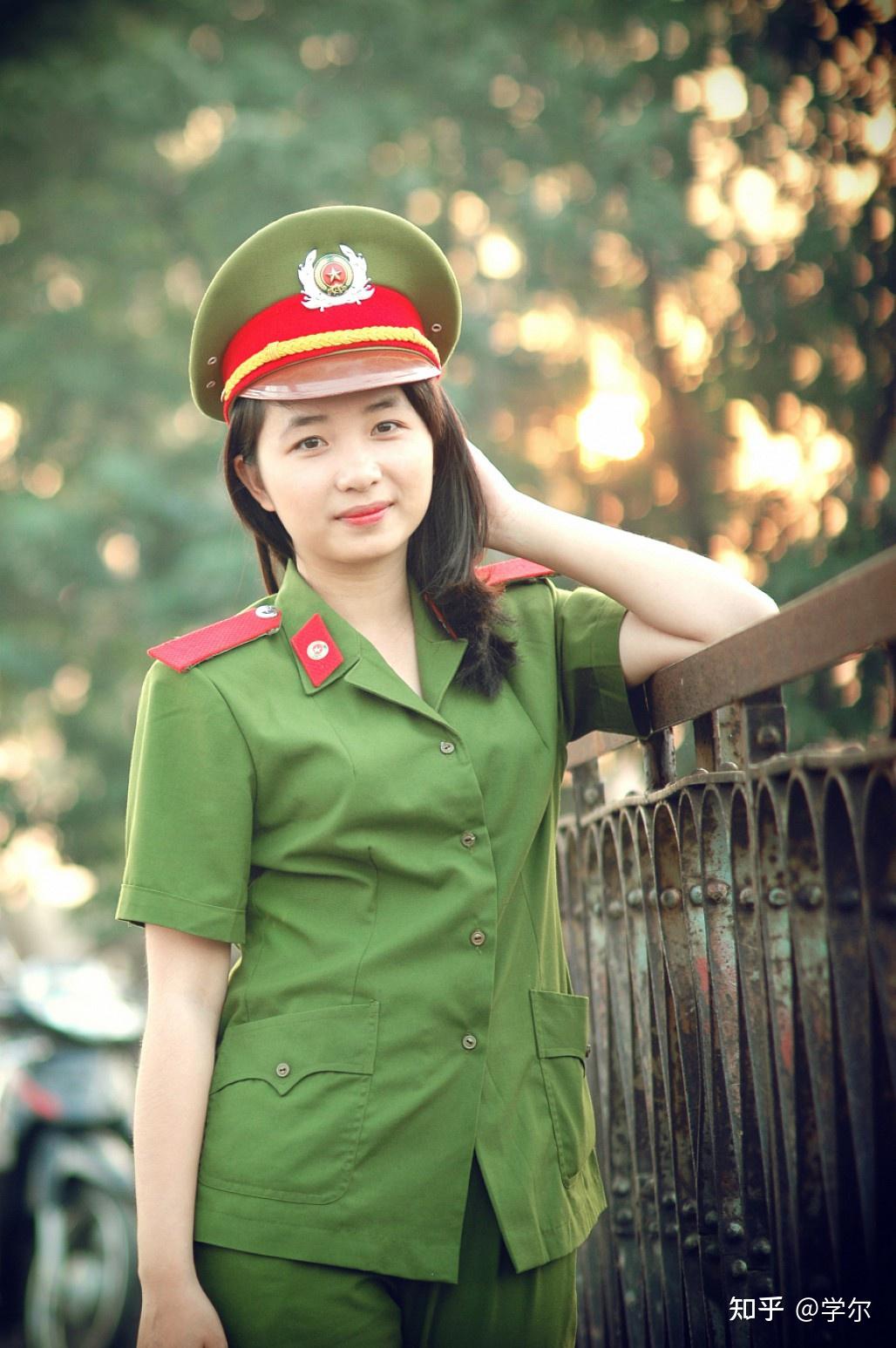 漂亮的越南女公安多图