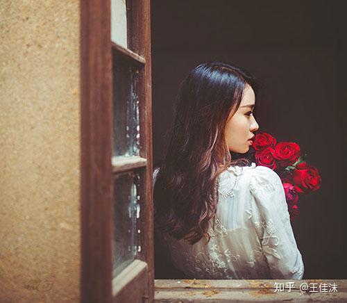 适合三四十岁女士看的短句文案(三十岁女人的最火文案)