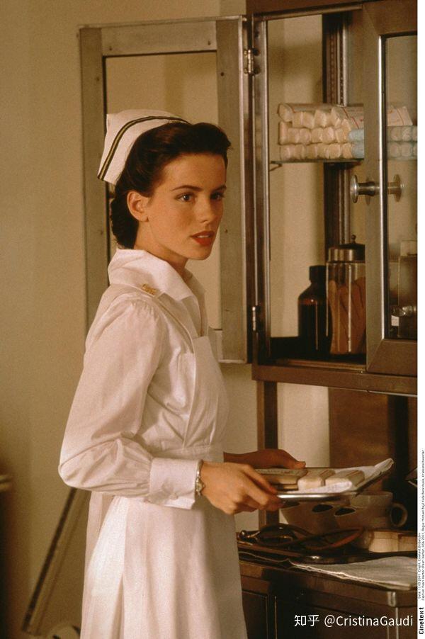 如何看待电影《珍珠港》中女主角的爱情观?