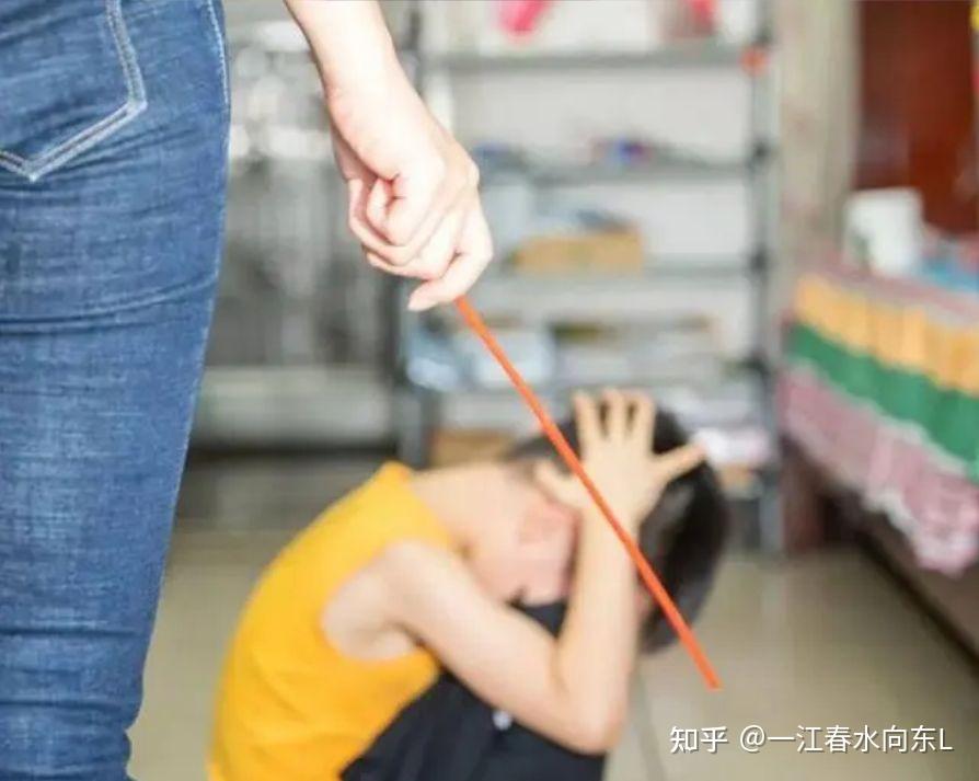 四川女教师用戒尺打学生手掌,学校回应没有此事 ,教育局介入!