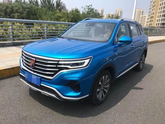 行驶在路上那一抹靓丽的蓝色身影我的小蓝荣威rx5max