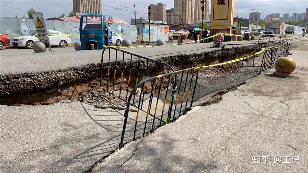 兰州一小区道路塌陷多年未解决 当地住建局最新回应