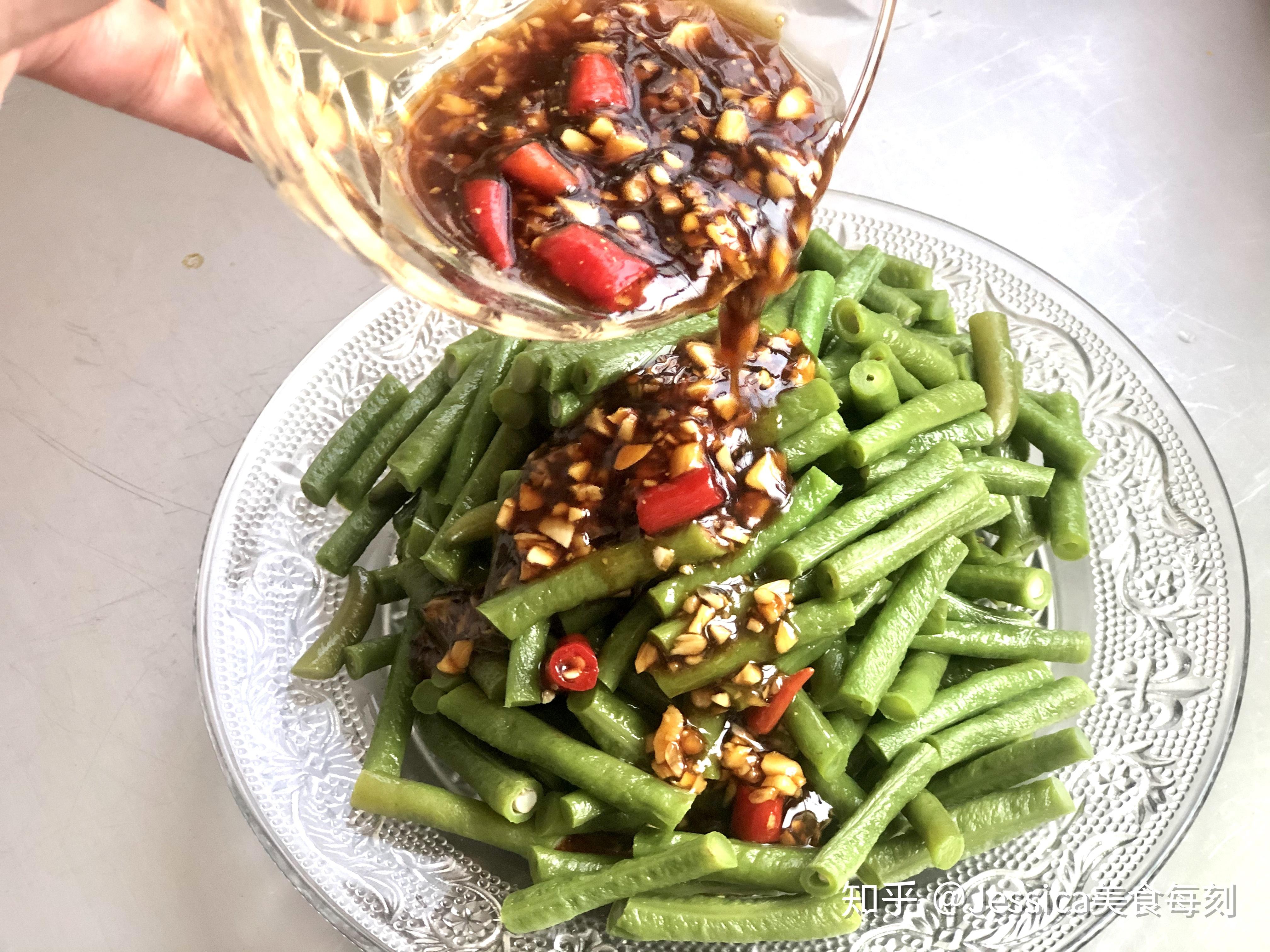 夏天少不了的凉拌菜凉拌豇豆多加一样就够了比饭店的好吃