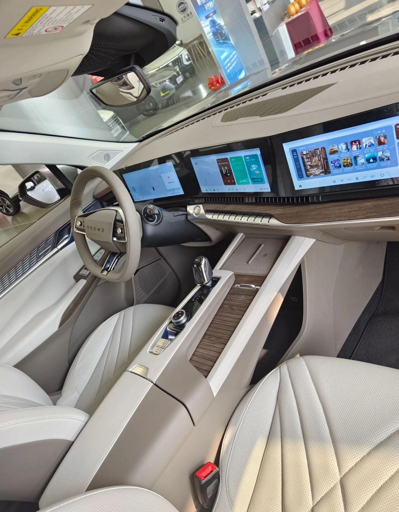 当下汽车流行的电子大屏与机械感爆表的仪表盘你喜欢哪种