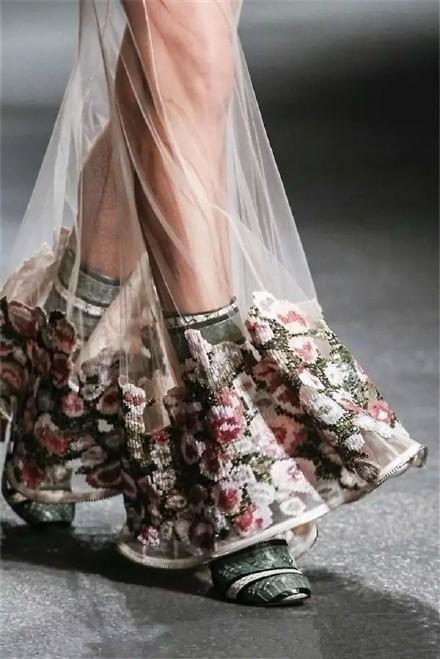 刺绣工艺带来的服装面料再造 - 索力影视网