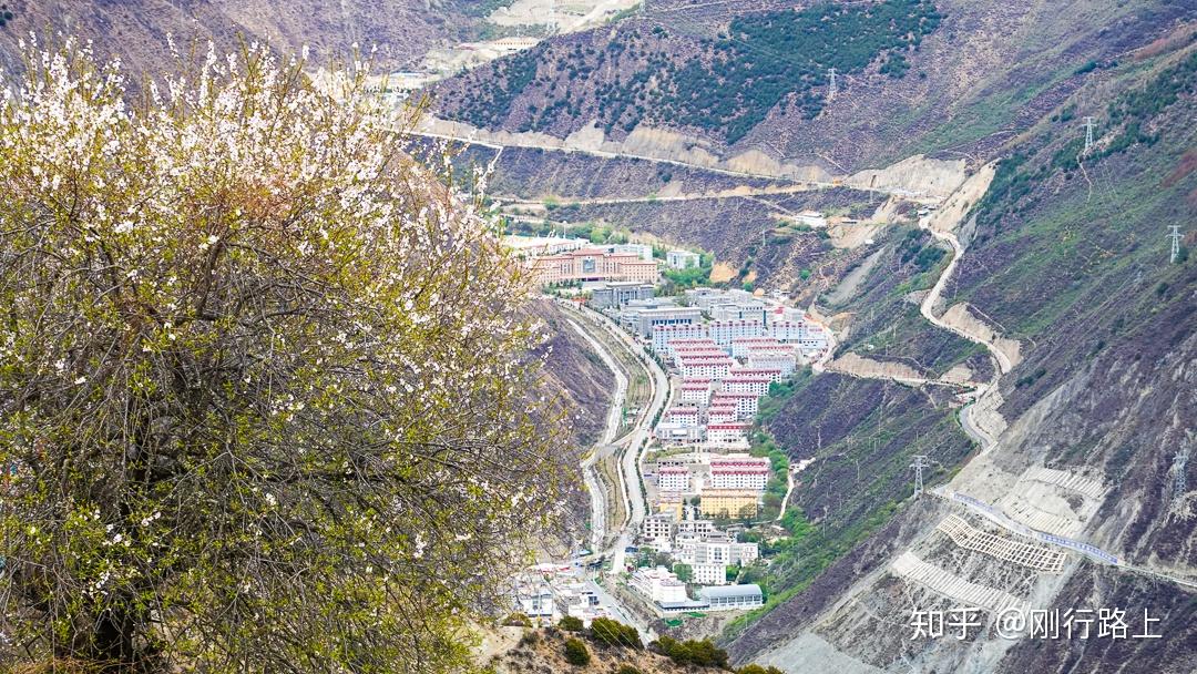 飞来寺不仅是一座寺院，还是欣赏梅里雪山景致的最佳打卡点的统称 - 知乎