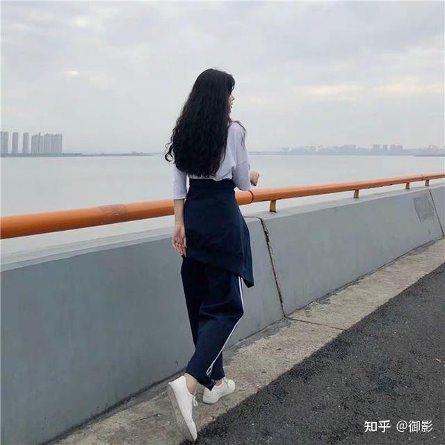 运动风女生怎么拍全身照有10个简单的拍摄技巧教你拍出自然感