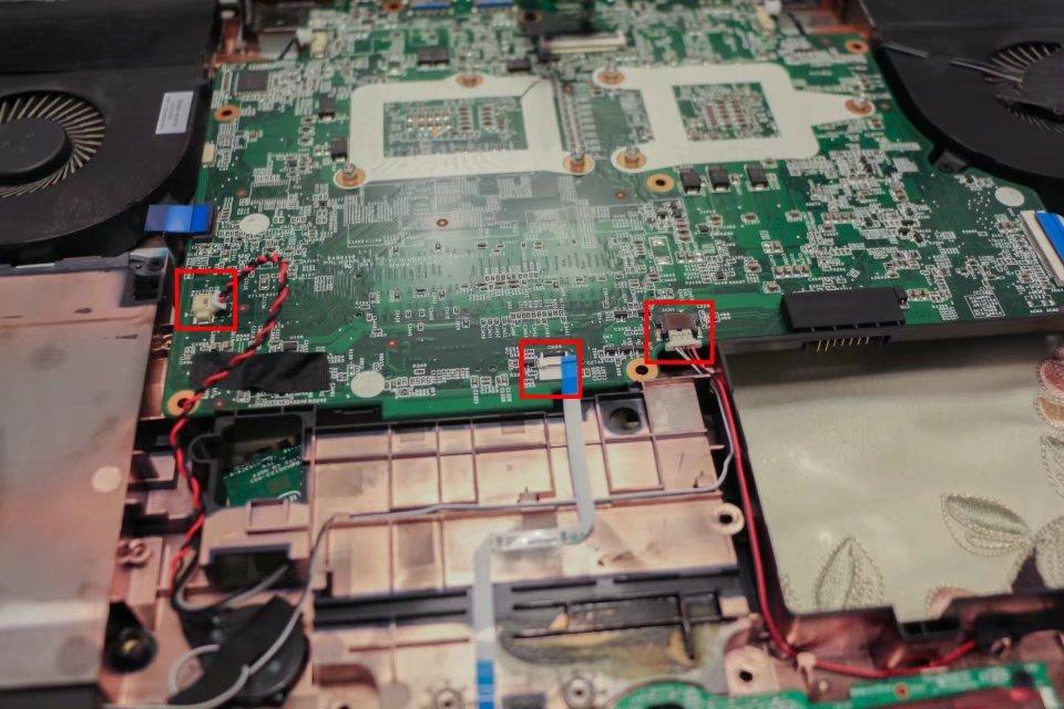 【拆解】设计最反人类的游戏本之一——机械革命x6ti