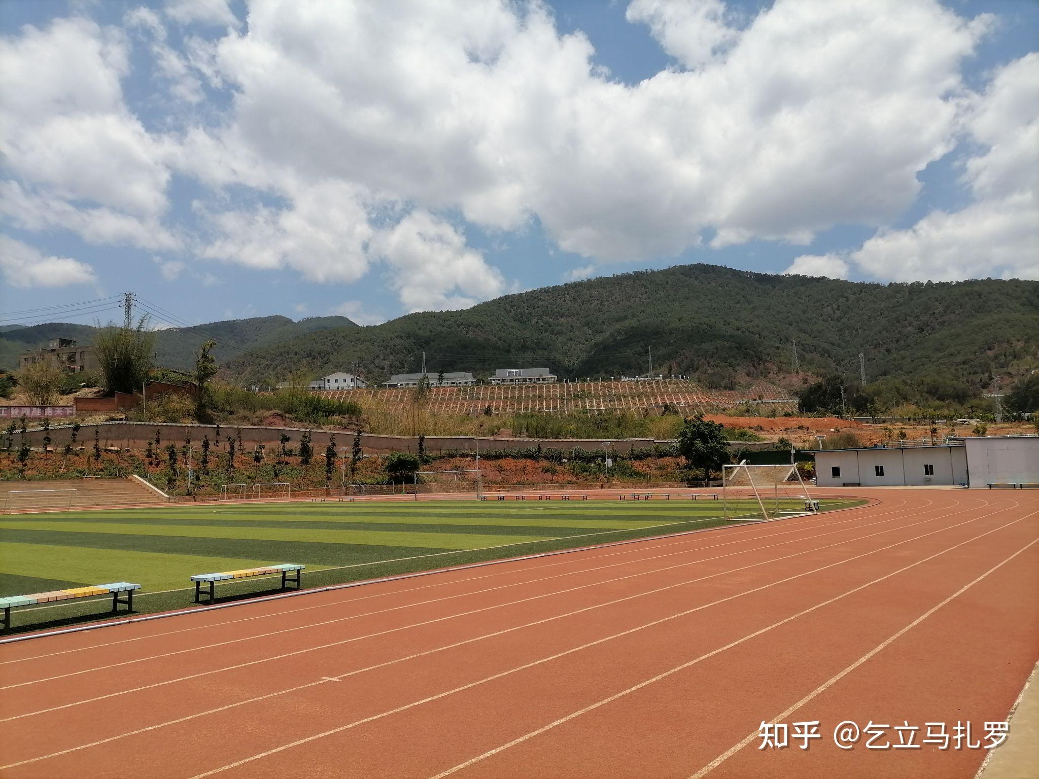 新平县第一中学图片