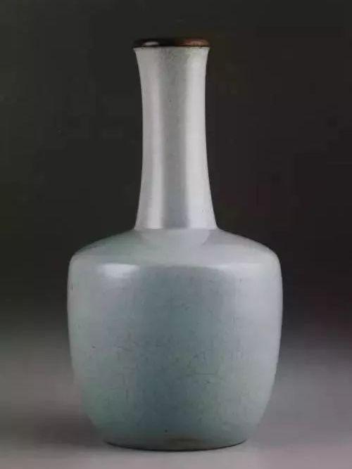 博物馆文物介绍北宋汝窑天蓝釉刻花鹅颈瓶