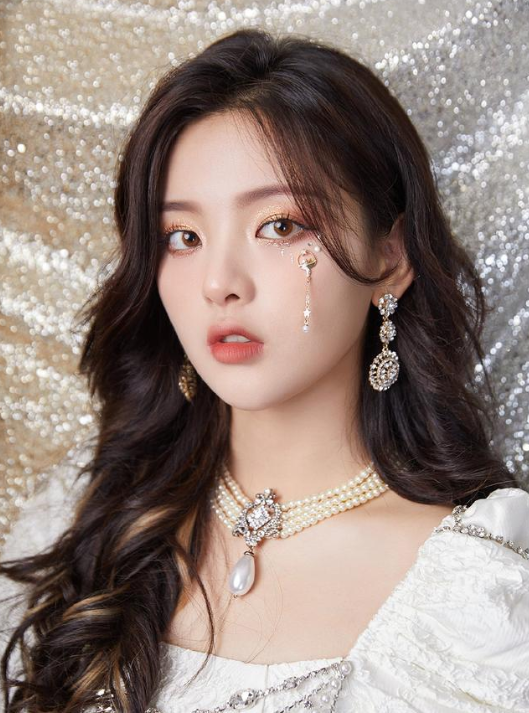 ai证件照女生 v2-d867cb634709732541792dd05a2ced0f_1440w.jpg?source=172ae18b