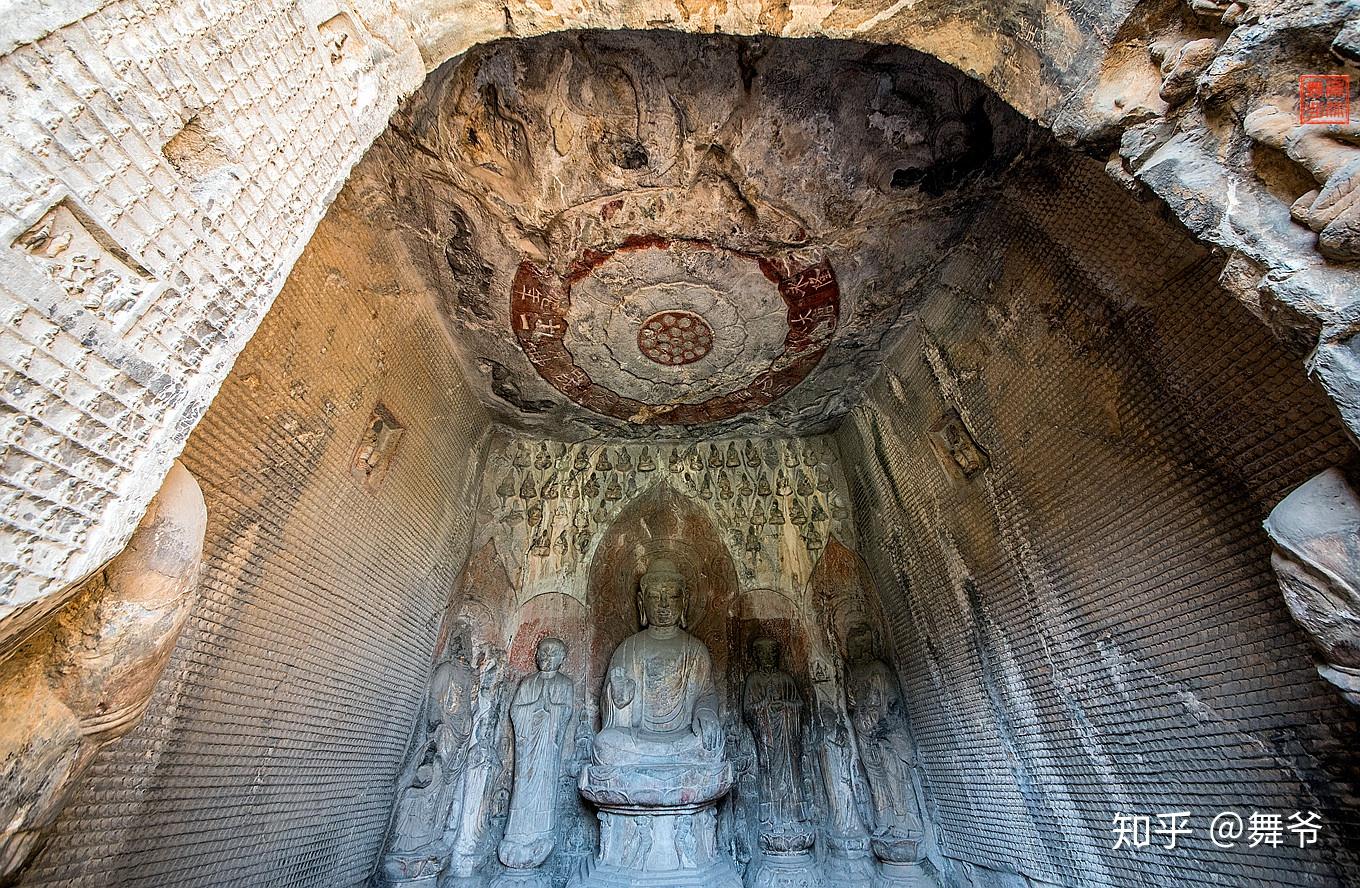 推荐4:万佛洞,试想一下,一个窟里15000余尊造像,比中国四大石窟之二的