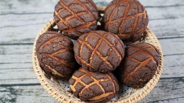 烘培教程如何用面包机做出意外惊喜的可可菠萝包