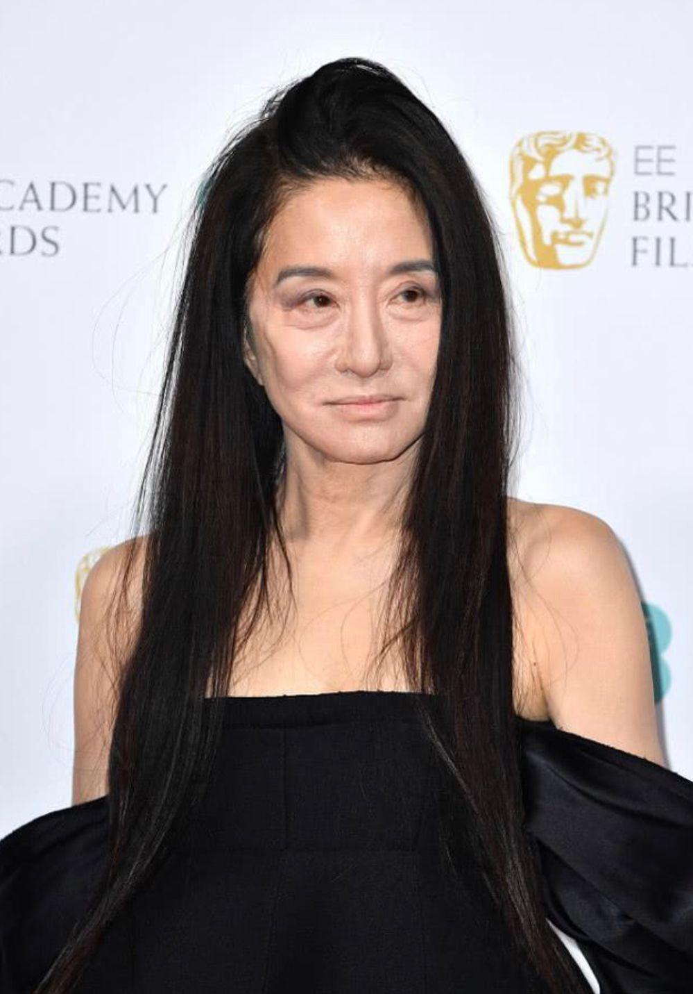 一,王薇薇一身黑造型解读