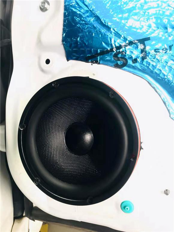 小结:改装完后,车主发现,简单升级一套三分频喇叭,再加一台dsp处理器