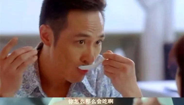 影片中,吴镇宇饰演的男主家桥,就是这么一个"贪吃男".