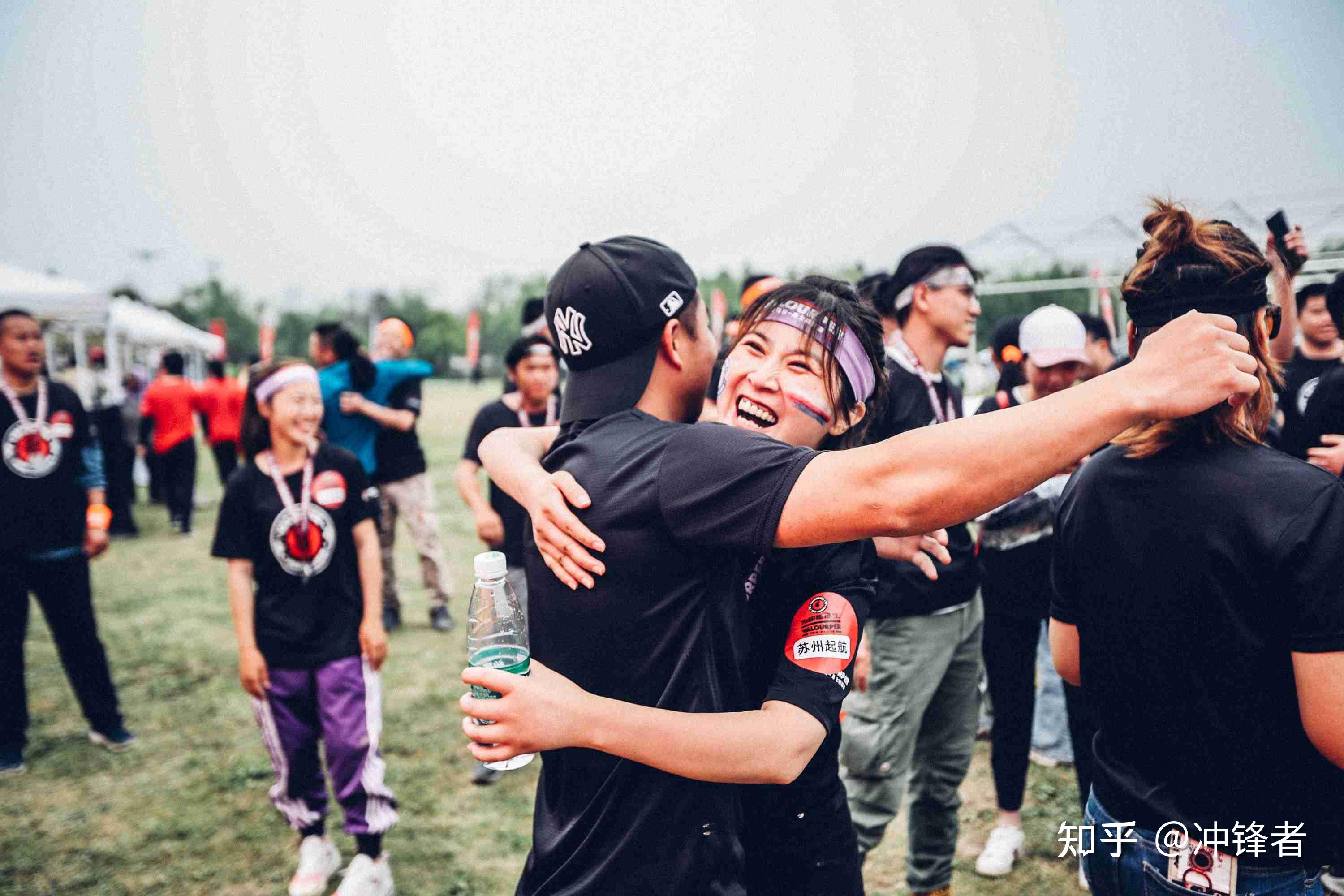 评判一个优秀拓展教练的标准之一就是会不会灵活挑选破冰活动.