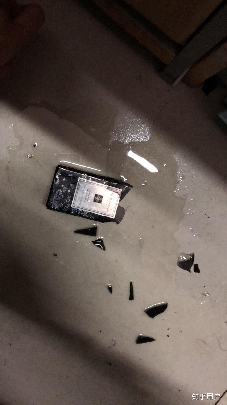 打碎一整瓶香水是怎样的一种体验