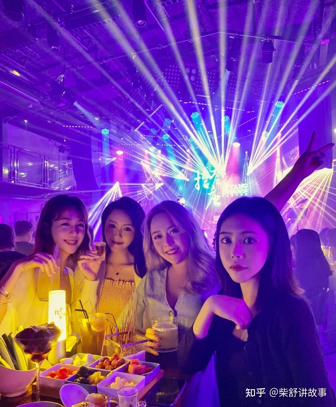 同学酒吧聚会后一个失了身一个失了肾