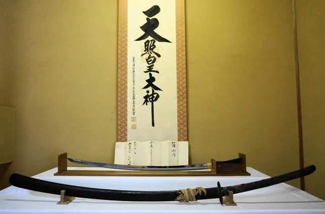 日本天皇佩刀图片
