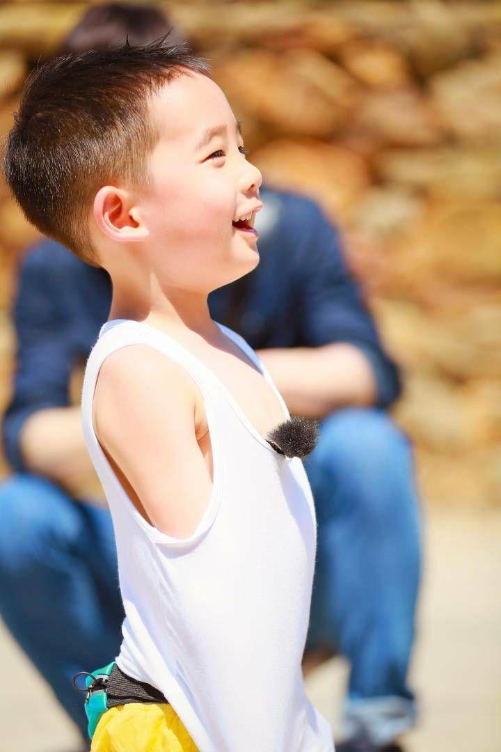 如何评价爸爸去哪儿第五季的陈小春和jasper父子