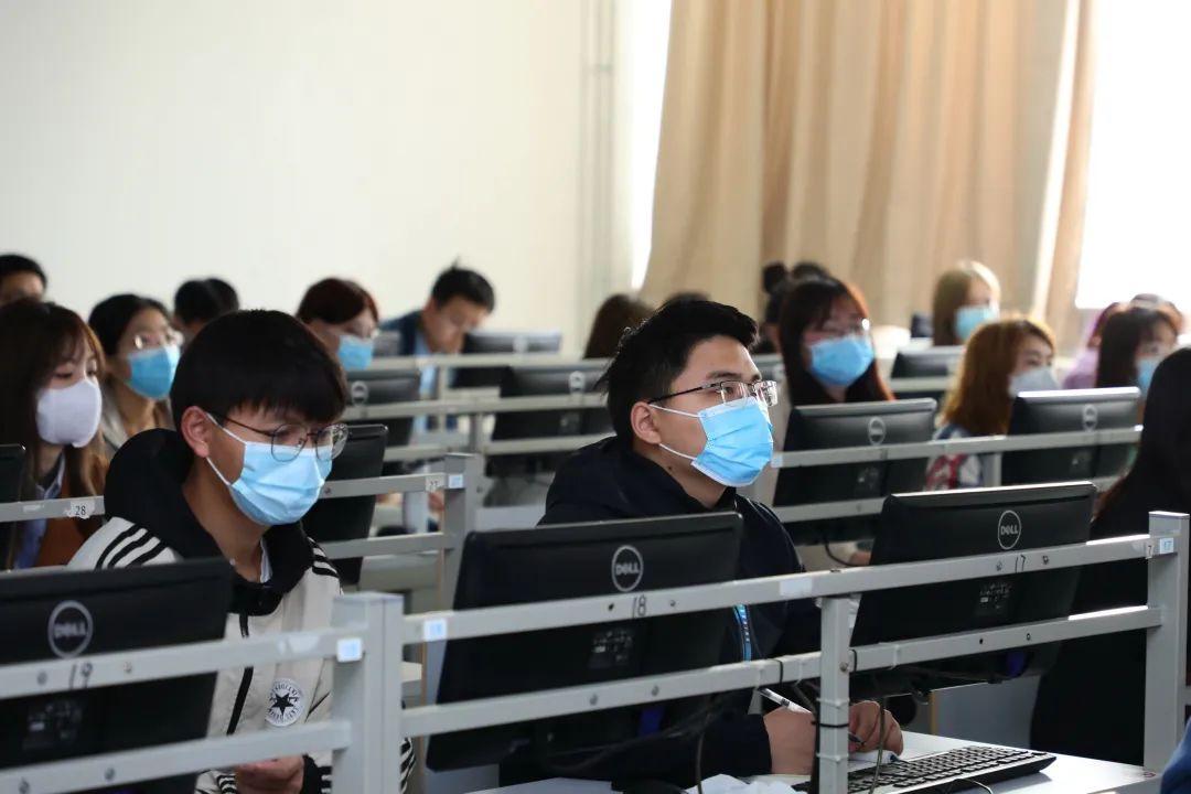 开启了新学期的第一节线下课堂老师和同学们都元气