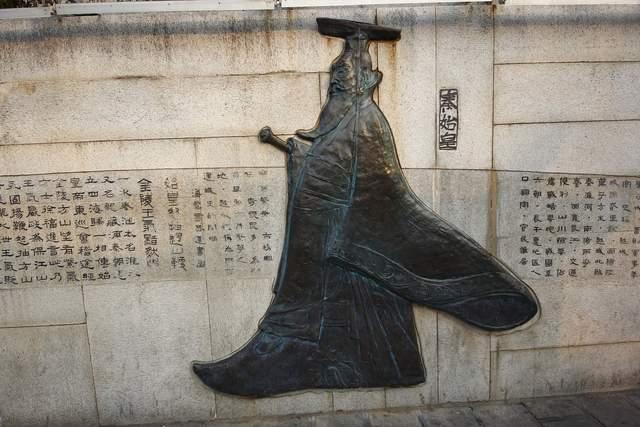 秦将王贲率军从燕国向南进攻齐国,突然攻入都城临淄.