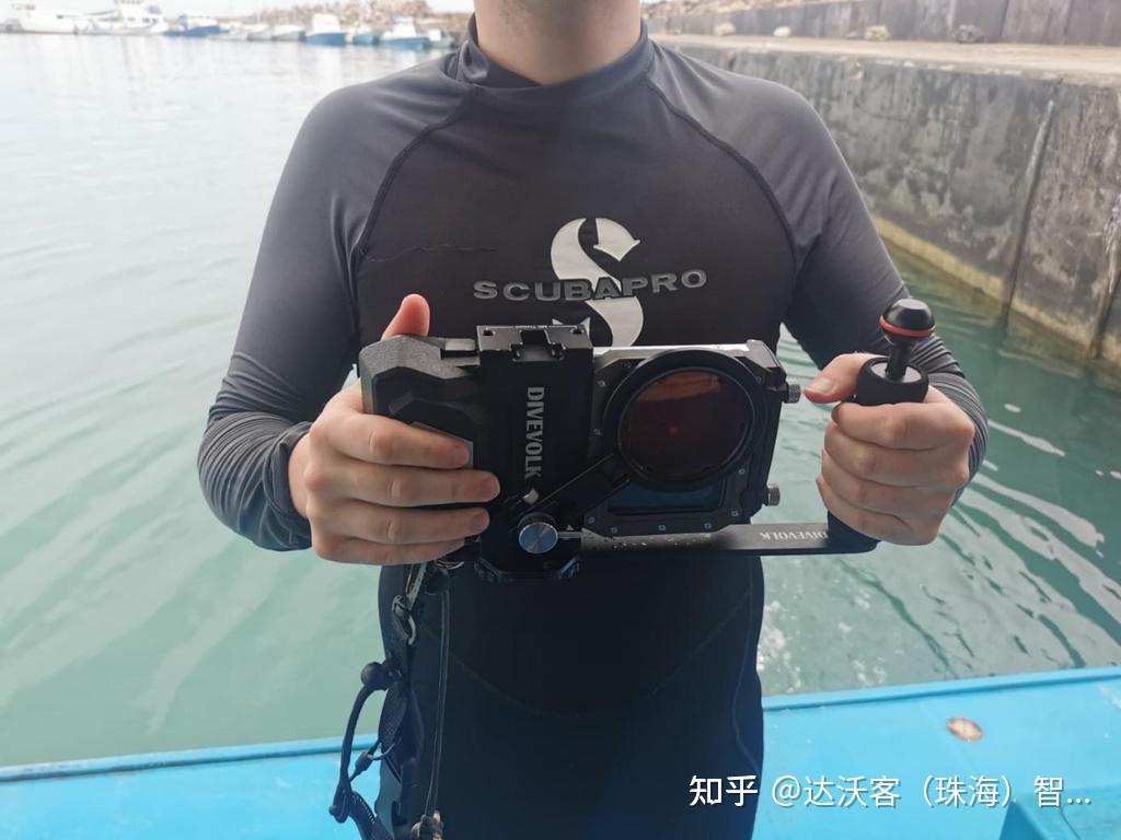 用智能手机拍摄鲨鱼:马尔代夫实地评测 DIVEVOLK SeaTouch 4 Max