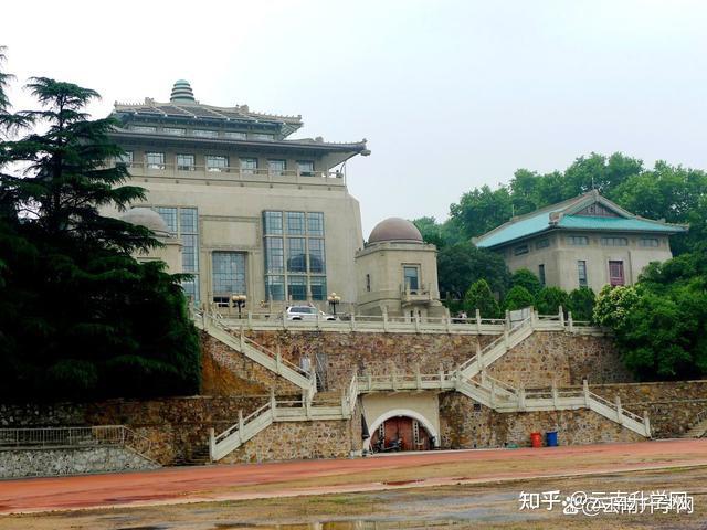 武汉大学法学院珞珈山上的王牌军