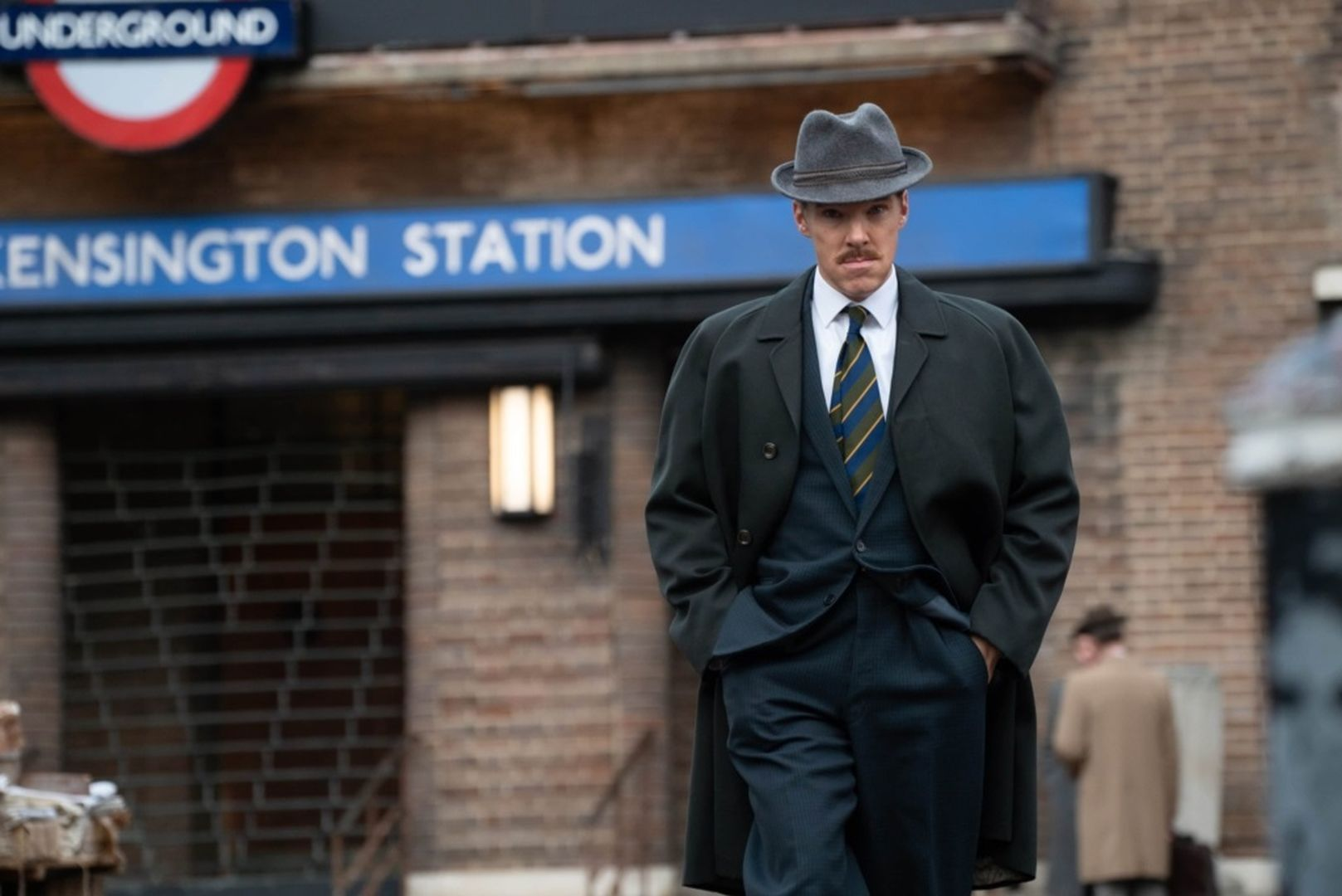 初哆咪铁幕行动班奈狄克康柏拜区挑战真实间谍角色