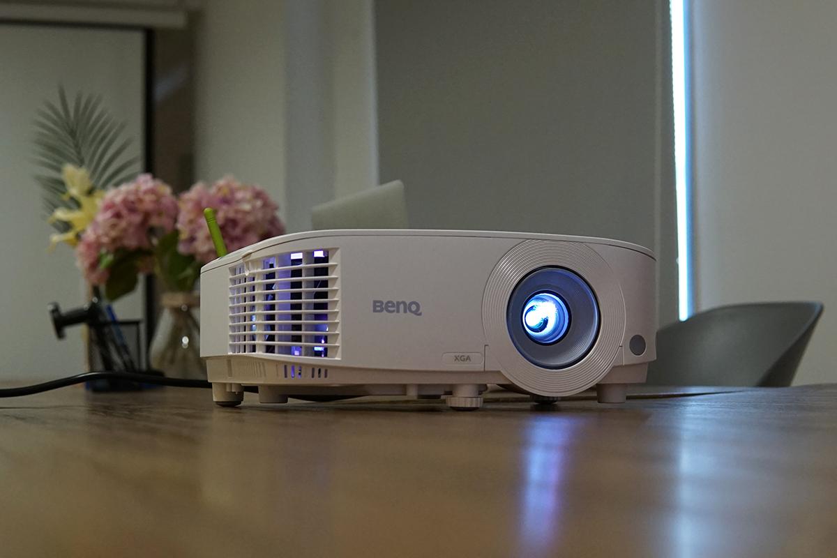 无网无线也能投明基e530智能投影仪带来办公新体验